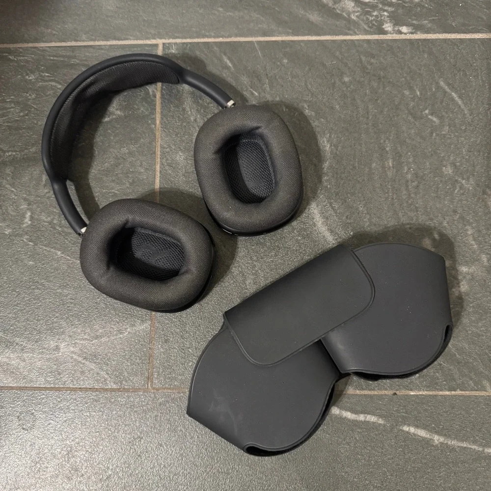 NOT WORKING Apple AirPods Max Space Gray Over Ear Wireless Headphones Smart Case
